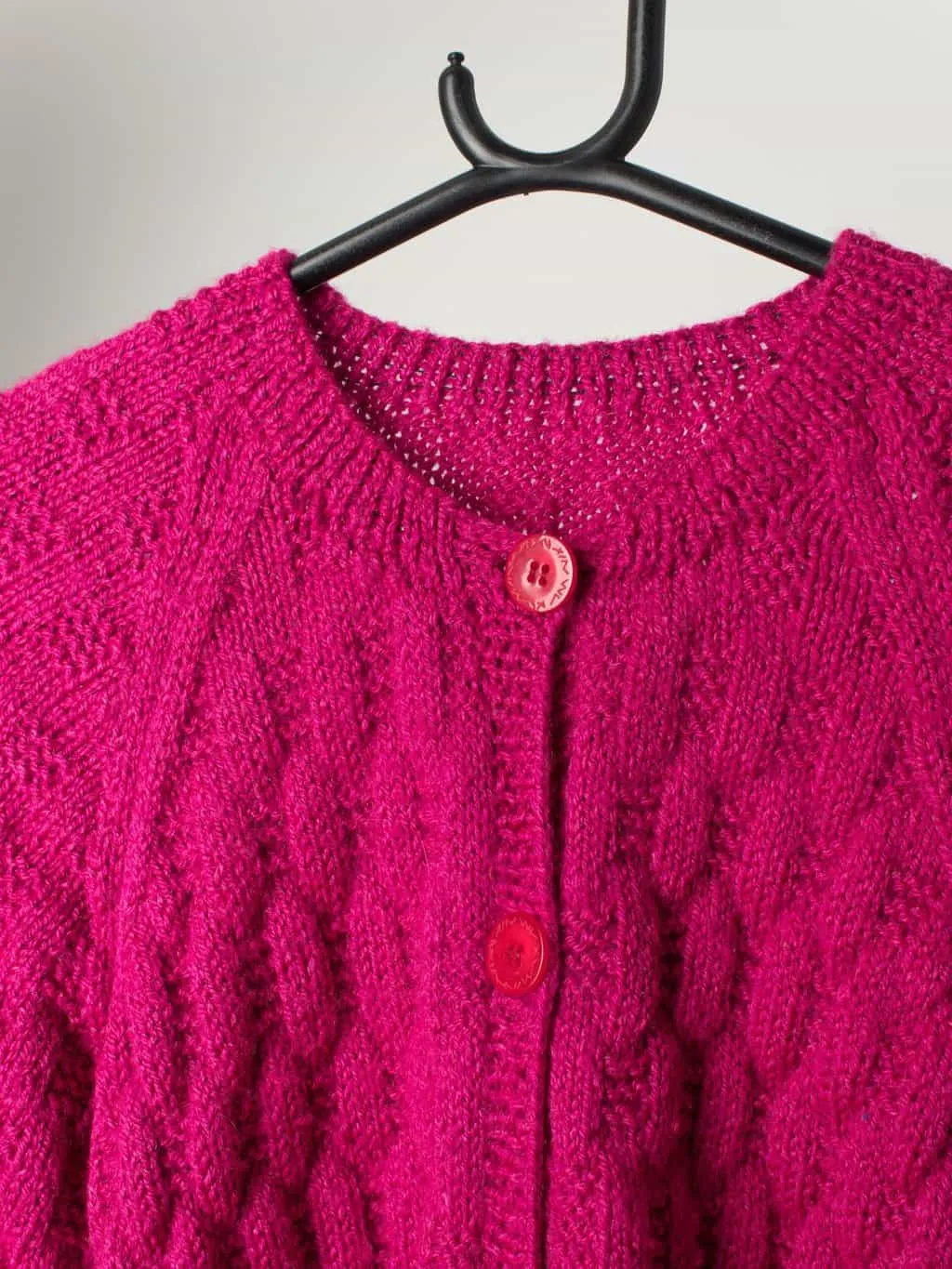 Vintage handmade raspberry pink cardigan – Small